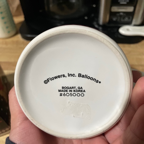 Beautiful small black and red mugs great for this Valentine's new - Picture 4 of 6